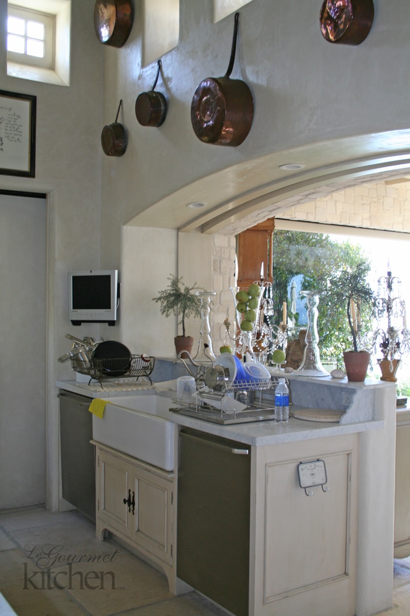 white farmhouse style sink