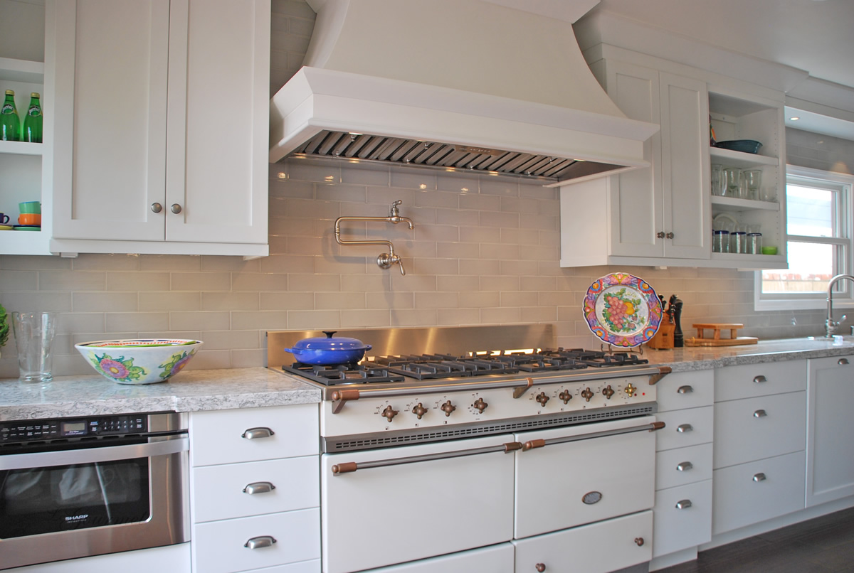 white transitional kitchen design